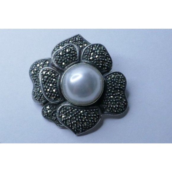 Big Bold Signed Judith Jack Sterling Silver Marcasite Faux Pearl Flower Brooch - Picture 6 of 12